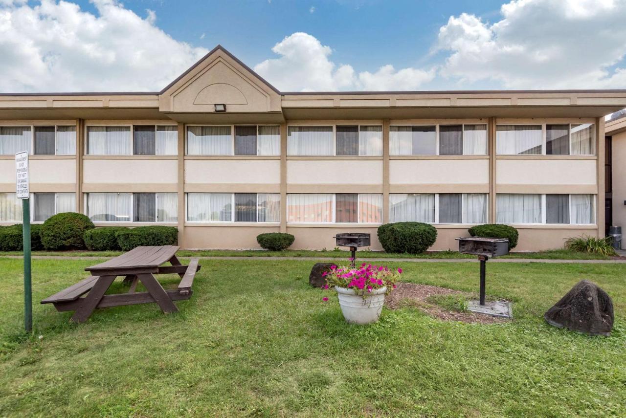 Quality Inn & Suites Vestal Binghamton Near University Екстер'єр фото