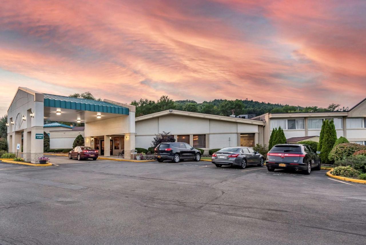 Quality Inn & Suites Vestal Binghamton Near University Екстер'єр фото
