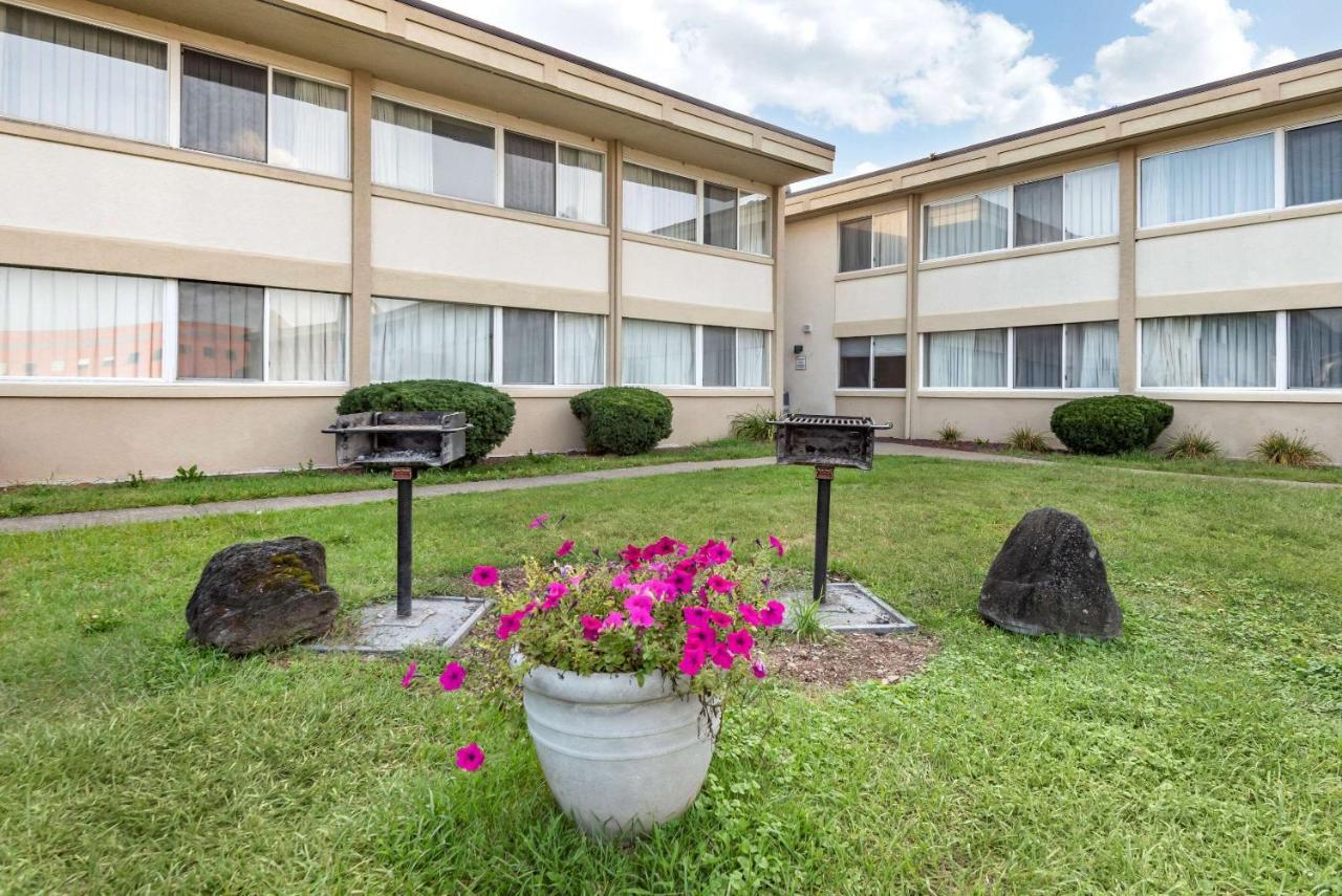 Quality Inn & Suites Vestal Binghamton Near University Екстер'єр фото