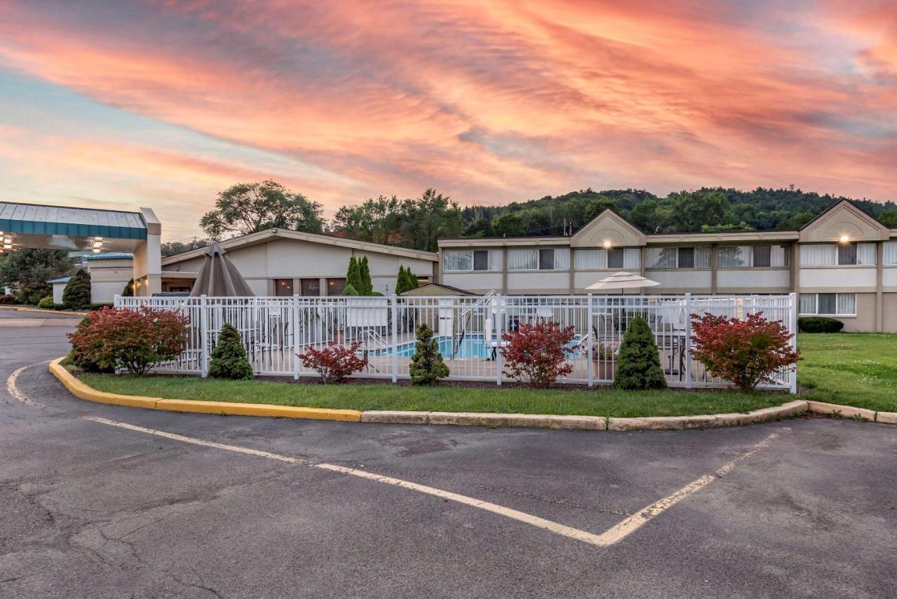 Quality Inn & Suites Vestal Binghamton Near University Екстер'єр фото