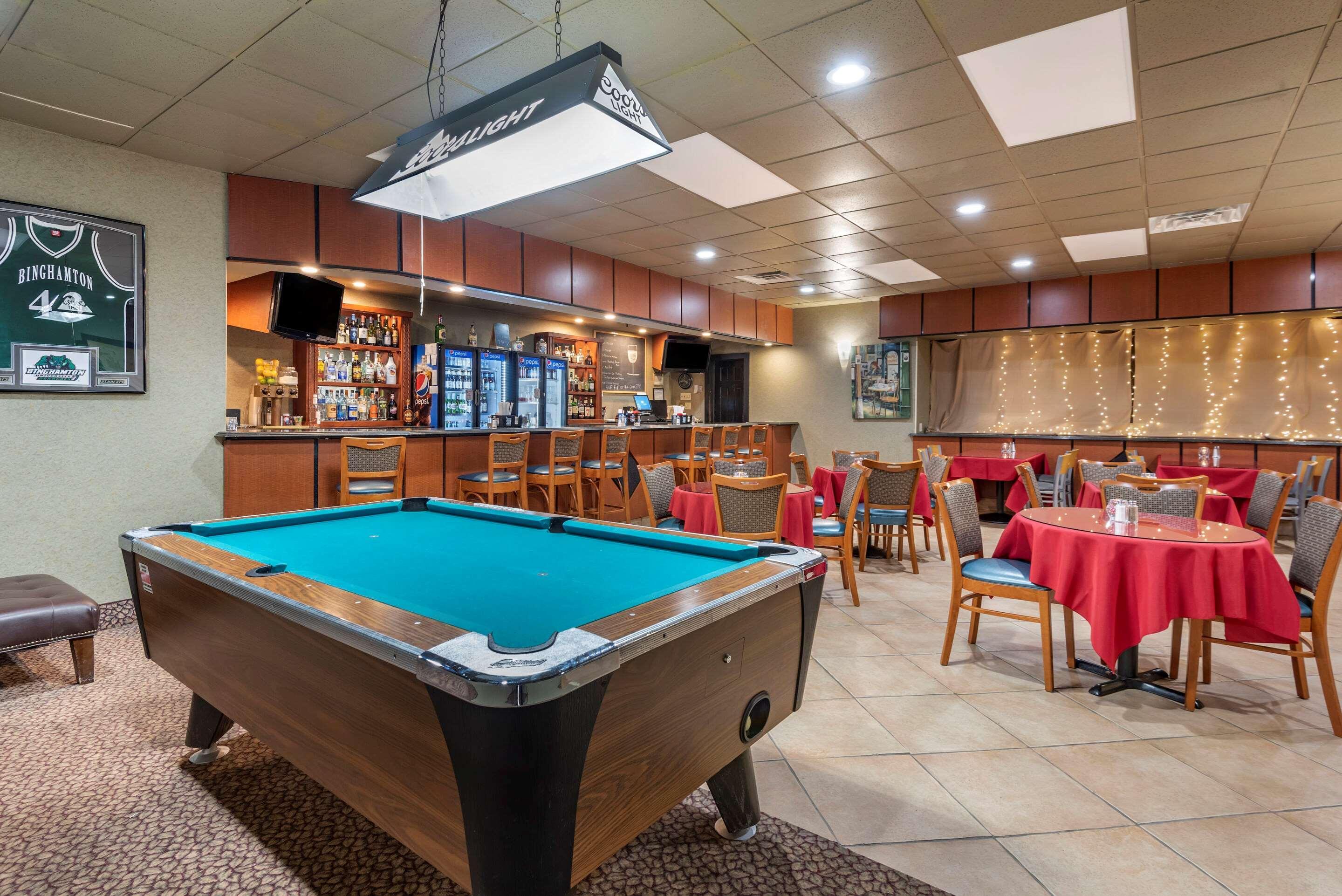 Quality Inn & Suites Vestal Binghamton Near University Екстер'єр фото