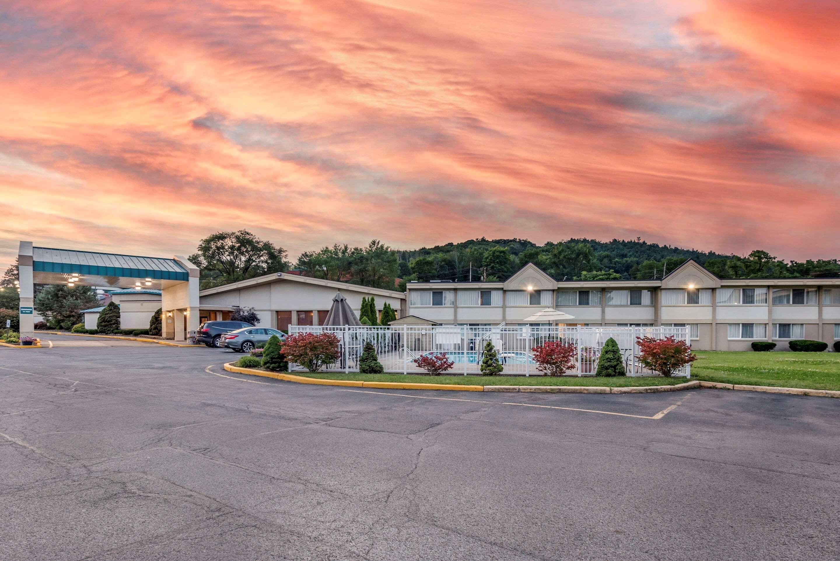 Quality Inn & Suites Vestal Binghamton Near University Екстер'єр фото