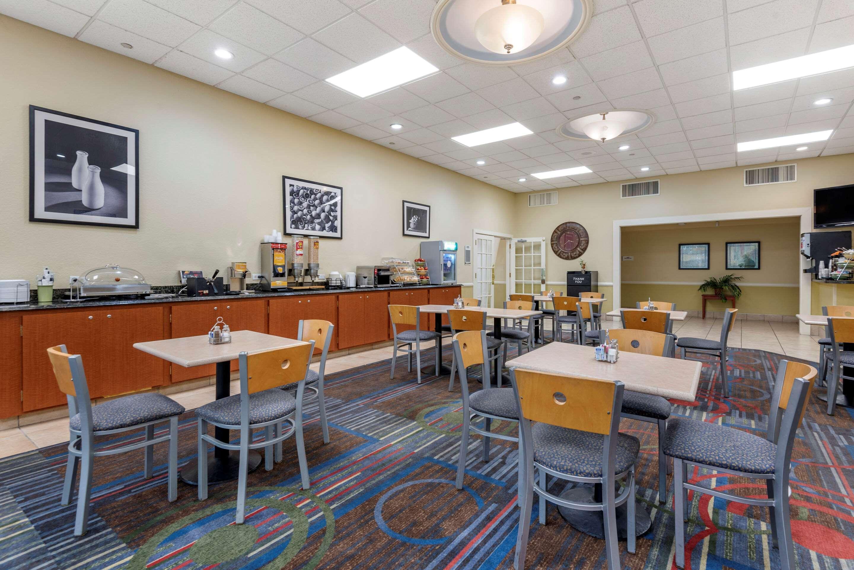 Quality Inn & Suites Vestal Binghamton Near University Екстер'єр фото