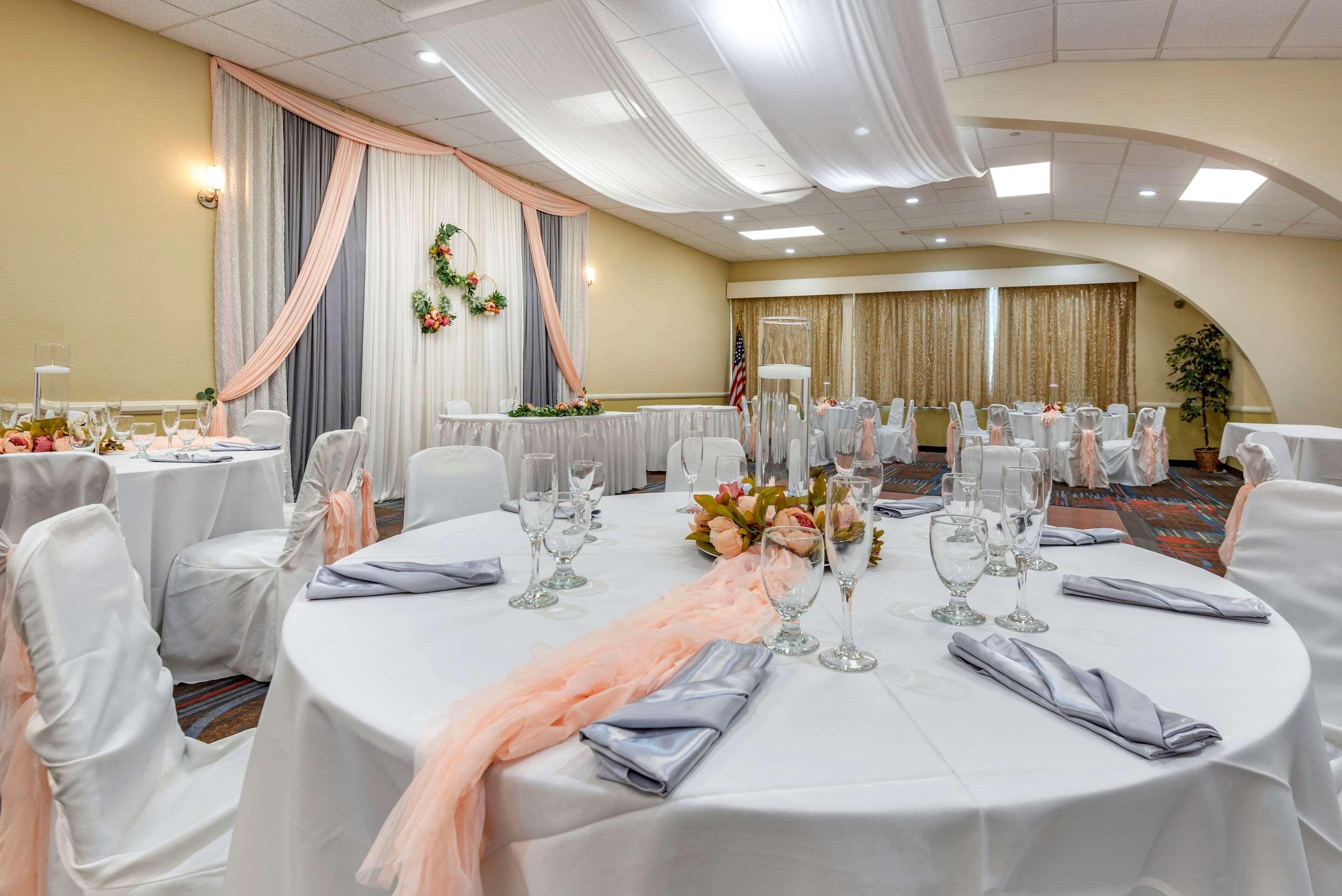 Quality Inn & Suites Vestal Binghamton Near University Екстер'єр фото