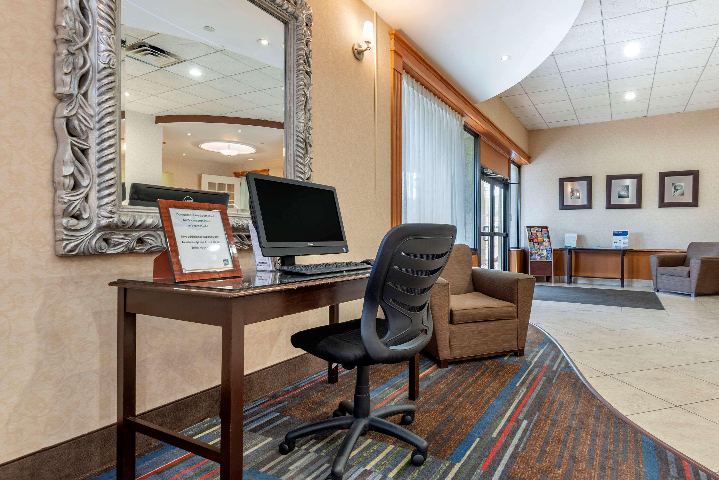 Quality Inn & Suites Vestal Binghamton Near University Екстер'єр фото