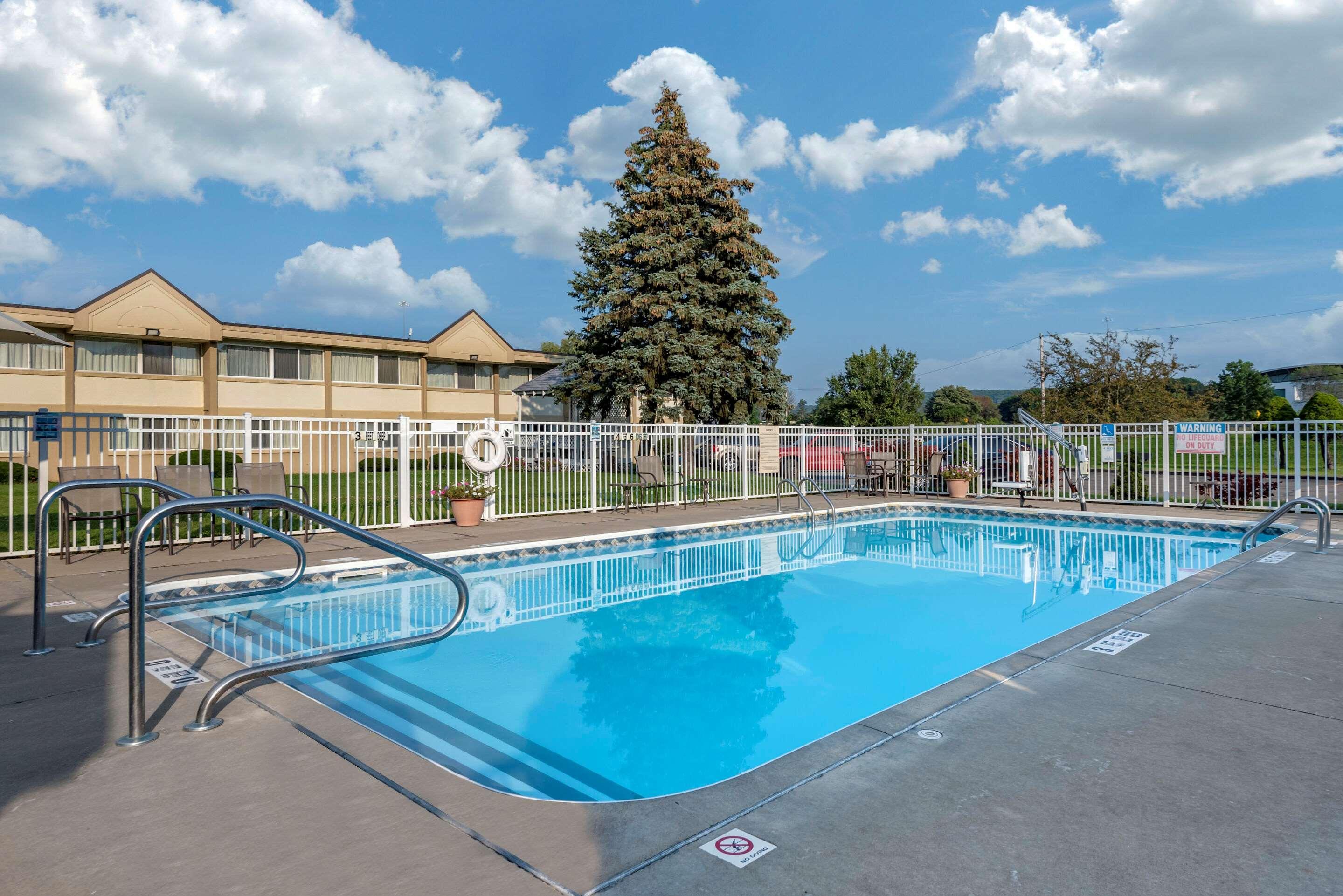 Quality Inn & Suites Vestal Binghamton Near University Екстер'єр фото